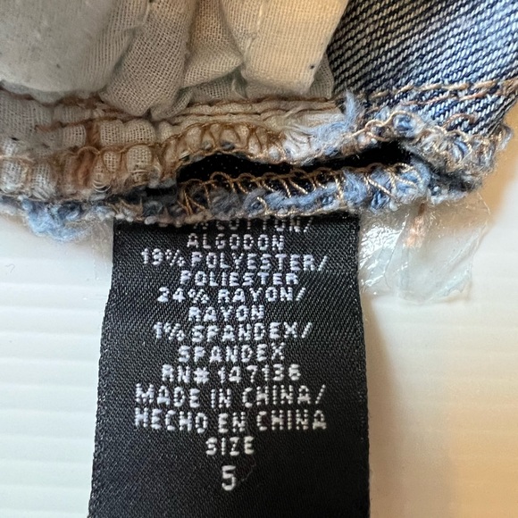 Ladies distressed very comfortable ankle length jeans - Picture 4 of 5